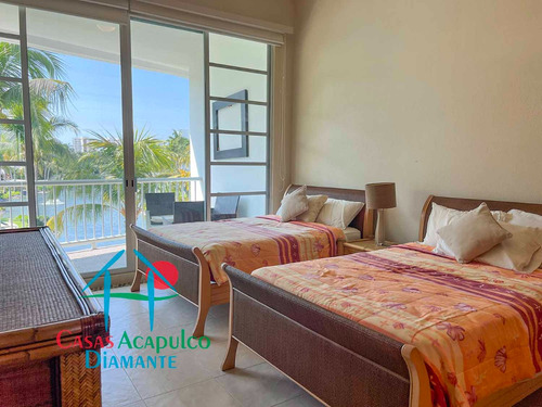 Cad Mayan Lakes 16 302. Amplia Terraza Con Vista A Las Áreas Comunes Y Acceso A Un Exclusivo Club De Playa