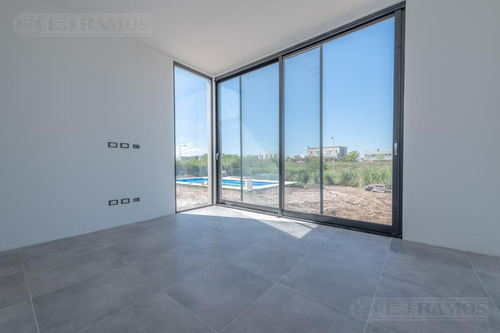 Casa 4 Ambientes En El Canton Golf - Pg