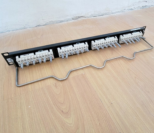 Patchera Patch Panel 24 Puertos Rj45 Utp Rack 19'' Cat 6 Red (Usado)