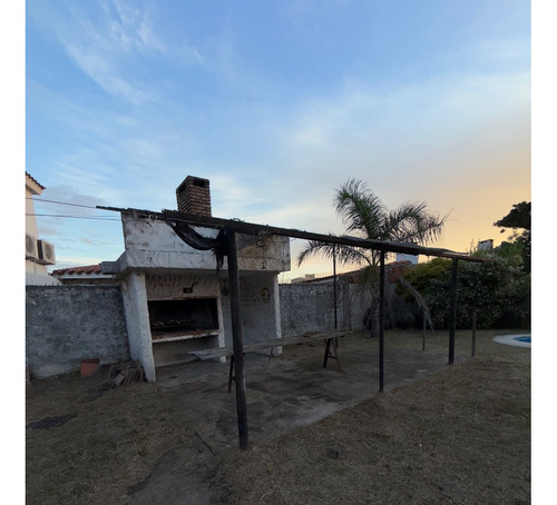 Casa A Reciclar En Atlántida Con Vista A Playa
