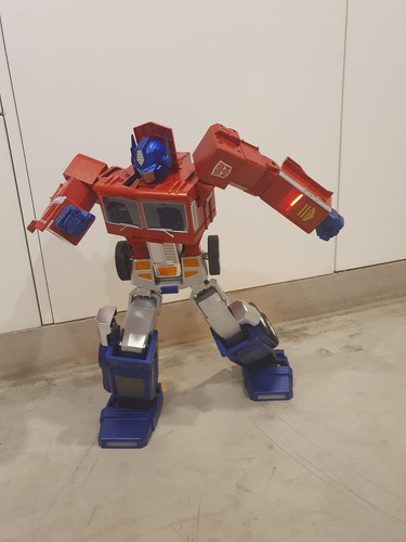 Optimus Prime Robosen Flagship Robot Transformer Nuevo!