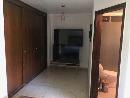 Imagen 15 de 24 de En Venta Espectacular Ph, En La Urb. El Marqués, A Pocos Metros Del Ávila, Con Excelente Vista Desde Todas Las Áreas, Iluminado, Fresco, Clima De Montaña, Espacioso Y Remodelado.