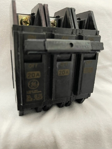 Breaker Superficial Thqc 3x20 Amp Marca General Electric