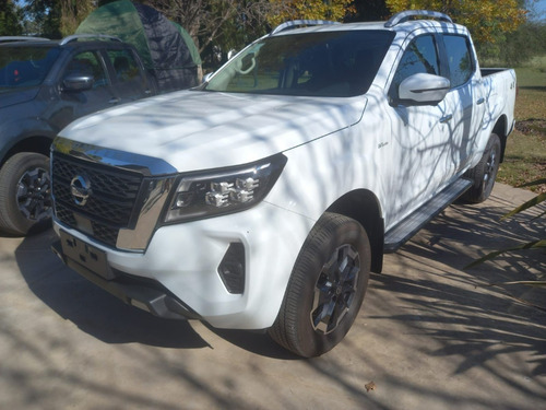 Imagen 2 de 25 de Nissan Frontier 2023 2.3bt Platinum 4x4 At L22