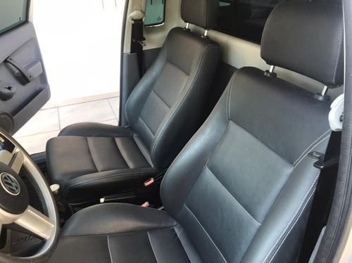 Imagem 7 de 9 de Volkswagen Saveiro Surf 1.6 Prata
