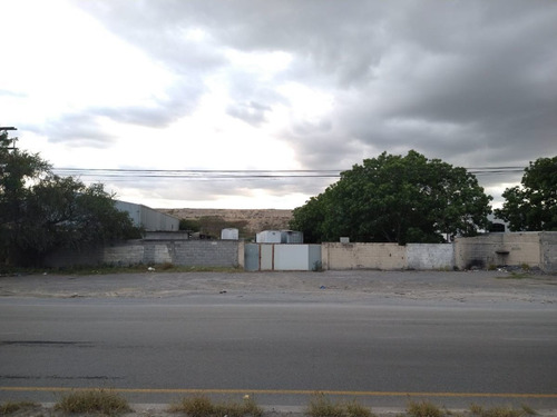 Imagen 1 de 7 de Terreno Industrial / Comercial En Renta En Carretera A Colom