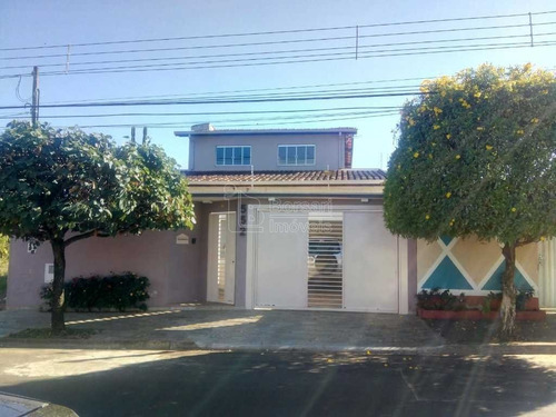 Imagem 1 de 6 de Venda De Casas / Padrão Na Cidade De Araraquara 9381