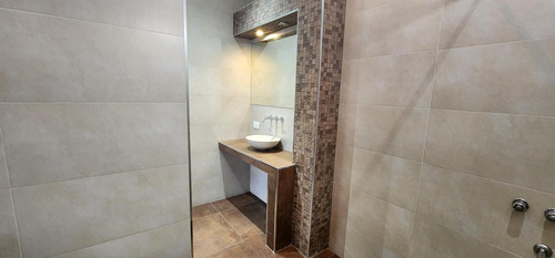 Casa En Venta - 4 Dormitorios 3 Baños - Cochera - 310mts2 - Morón