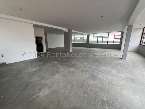 Edificio Industrial En Venta En La Urbina