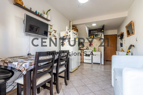 Imagen 8 de 22 de En Venta - Duplex De Un Dormitorio Con Balcón, Al Frente - Pichincha, Rosario