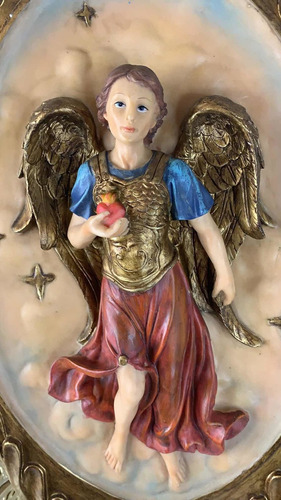 Quadro Anjo Arcanjo Com Coração Em Resina 40cm