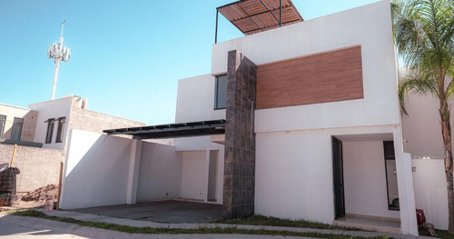 Exclusiva Residencia En Condominio Cerrada De La Fe, Aguascalientes