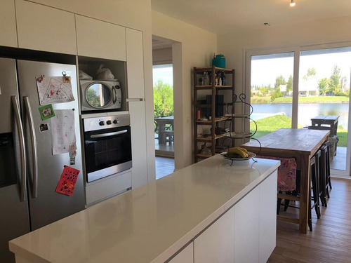 Imagen 6 de 30 de Excelente Casa A La Laguna En Complejo Villa Nueva - San Francisco