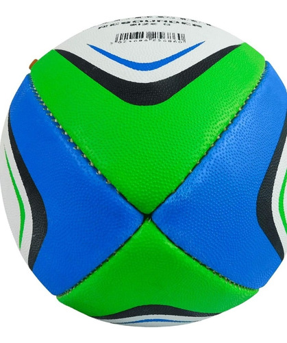 Gilbert Rebounder White passa treinando bola de rúgbi