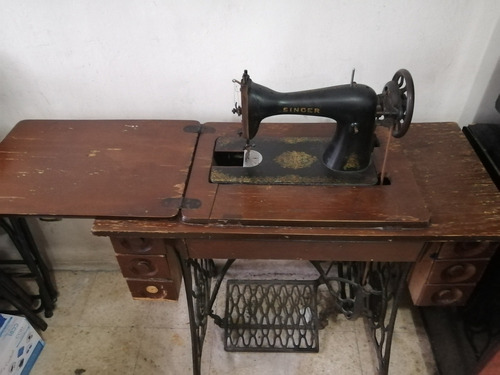 Maquina De Coser Antigua Singer 