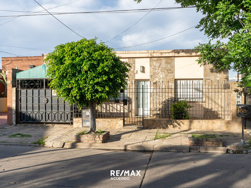 Venta Casa De 3 Dormitorios En San Nicolas