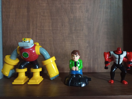 Boneco Gutsman+ 4 Braços+ben10 Usados Na Condição (Usado)