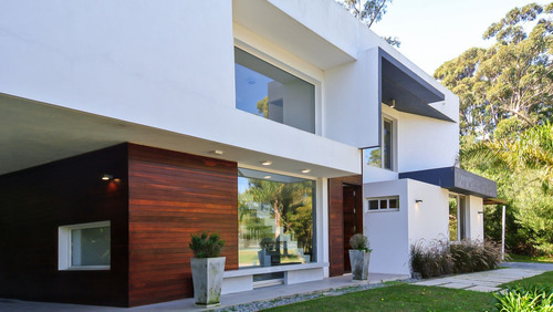 Casa De Tres Dormitorios En Venta- Solanas Punta Del Este (ref: Atm-6450)