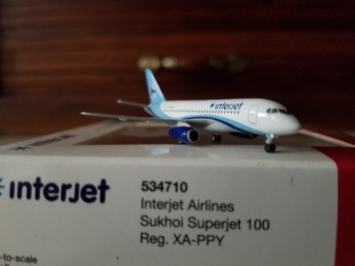 Avion Sukhoi Ssj 100 De Interjet Xa-ppy En Escala 1:500