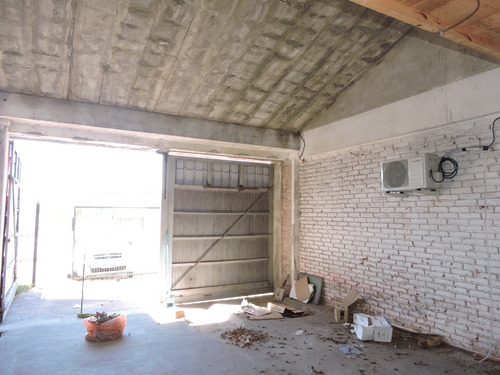 Venta Casa De 3 Dormitorios Frente Al Shopping