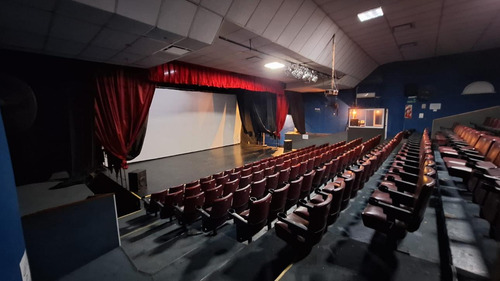 Cine / Teatro De Santos Lugares