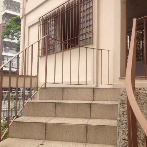 Sobrado Comercial - 4 Salas Jd. Guedala R$ 1.300.000 Ref. 2375 - V2375