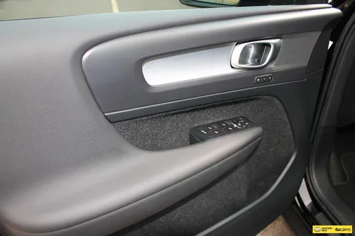 Volvo XC40 2.0 T4 FWD MOMENTUM II TP