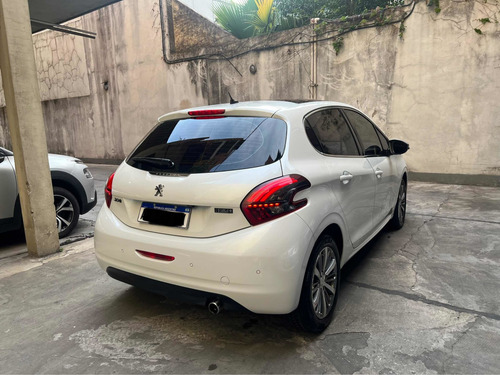 Imagen 6 de 10 de Peugeot 208 2017 1.6 Feline