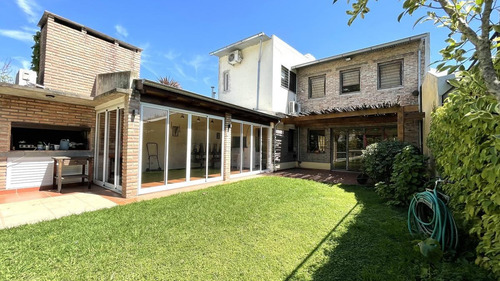 Imagen 29 de 30 de Casa De 4 Dormitorios En Venta Con Quincho Y Piscina Fisherton Cerca De Calle Córdoba
