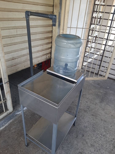 Imagen 2 de 5 de Mueble De Llenado Y Lavado De Un Botellon De Agua