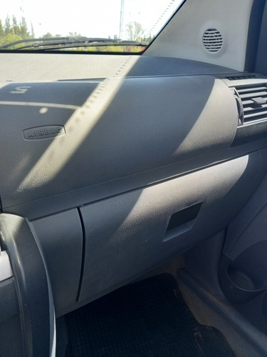 Volkswagen Suran 1.6 I Trendline 90b 2009