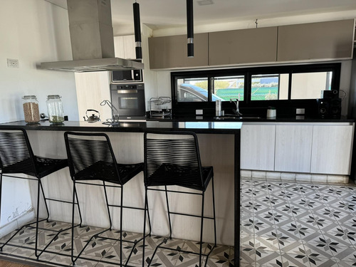 Se Vende Fabulosa Casa En Heredades/ 7 Soles. Cba