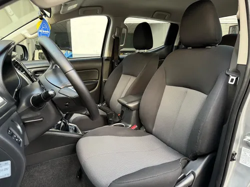 Mitsubishi L200 2.4 Cabina Doble 4x2 Mt