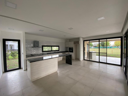 Casa 4 Amb C/ 2 Cocheras Y Pileta - Terravista