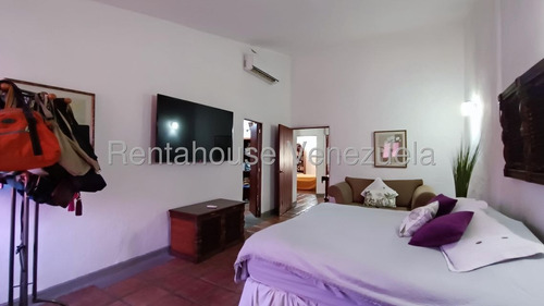 Hermosa Casa Con Excelentes Acabados, Ubicada En Una De Las Mejores, Zonas Del Trigal Norte, Cocina Equipada, Aires Acondicionados Y De Doble Nivel, Jardín Interno Con Jacuzzi, Balcón En La Habitación
