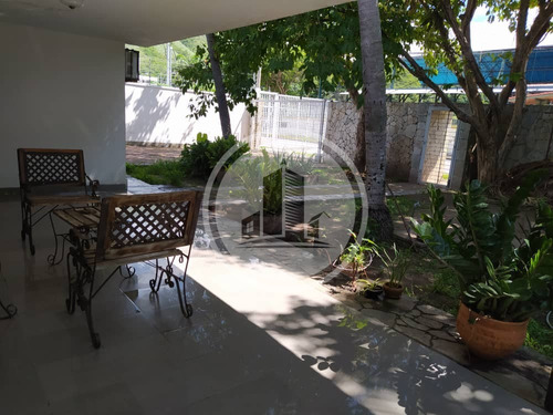 Casa En Venta Urb. La Floresta Las Delicias Maracay 017jsc