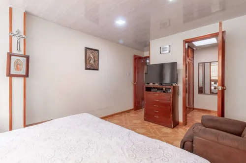 Casa En Venta En Quinta Paredes. Cod V8413