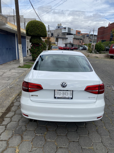 Volkswagen Jetta 2.0 L4 At 113 hp
