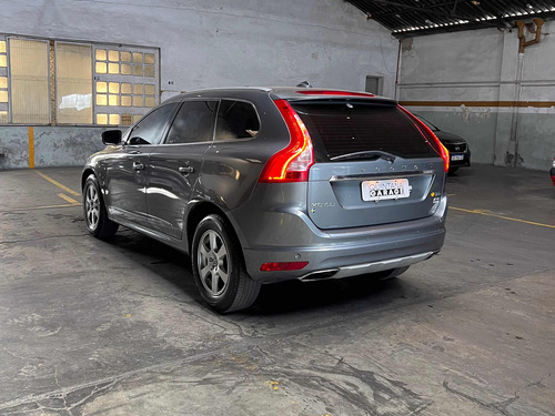 Volvo XC60 2.5 T5 Momentum