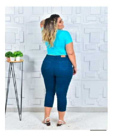 Imagem 3 de 4 de Calça Capri Plus Size - Azul Petróleo 52