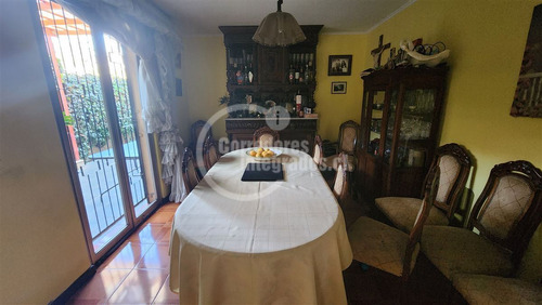 Casa En Venta De 5 Dorm. En Macul