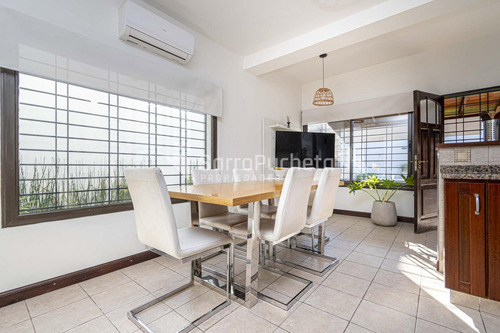 Venta Casa 5 Ambientes Con Jardín, Piscina Y Cochera En Haedo.