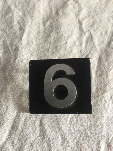 Insignia Renault 6 Número Metal Negro