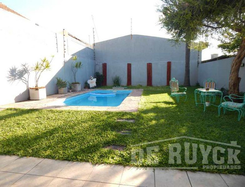 Chalet En Venta En Berazategui Oeste