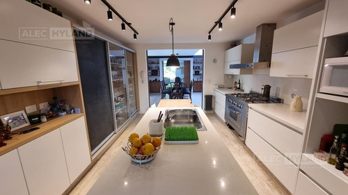 Imagen 17 de 30 de Casa Moderna Con Pileta En Venta En San Isidro