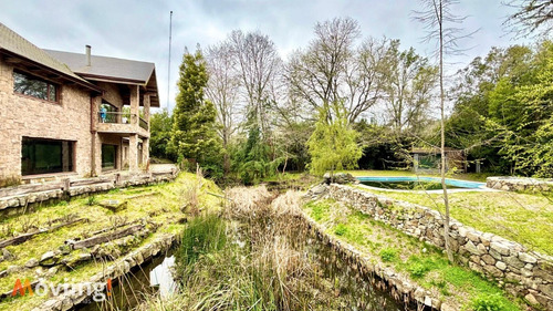 Linda Casa, Con Grandes Jardines Y Piscinas. $ Conversable