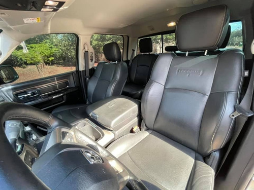 Imagem 3 de 15 de Dodge Ram 2.500 Laramie 2017 Diesel Segundo Dono