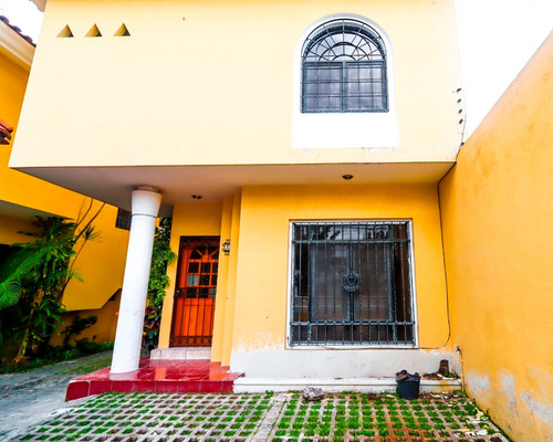 Imagen 3 de 14 de Casa Chica 3 Recs.coto En Av.patria X Andares Trato Directo