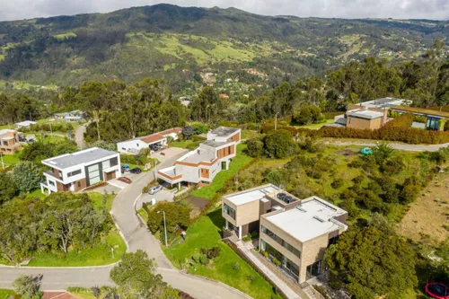 Casa En Venta En Bosques De Encenillo. Cod V4707
