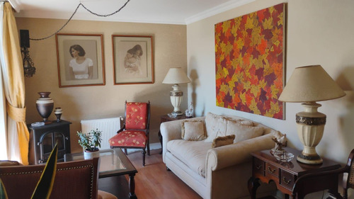 Amplio Departamento Con 3 Dormitorios, 2 En Suite.